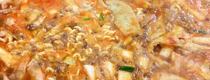 종가 신당동떡볶이 is one of Tempat yang Disukai henry.