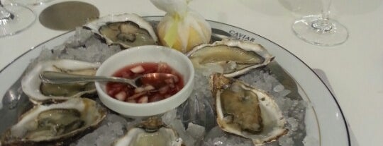 Caviar House & Prunier Seafood Bar is one of mika 님이 좋아한 장소.