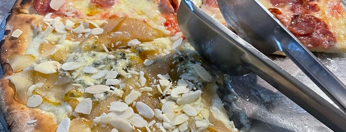 A Pizza is one of Itanhaem.