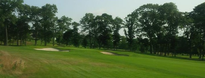 Meadow Brook Club is one of Andyさんのお気に入りスポット.