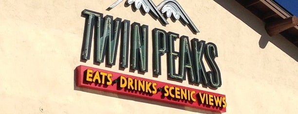 Twin Peaks Restaurant is one of Lugares favoritos de Evie.