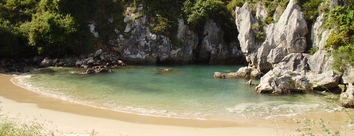 Playa Gulpiyuri is one of Locais curtidos por Norwel.