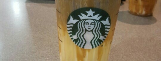 Starbucks is one of Tempat yang Disukai Phoenix.