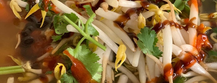 Basilic Vietnamese Grill is one of สถานที่ที่ Jerry ถูกใจ.