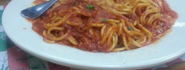 Dino's Pizza & Pasta is one of Curtさんのお気に入りスポット.