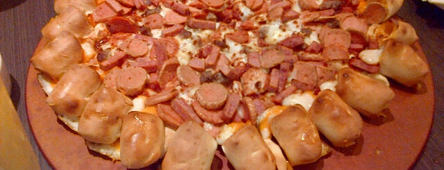 Pizza Hut is one of Lugares favoritos de RizaL.