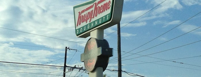 Krispy Kreme Doughnuts is one of Tempat yang Disukai Scottie.