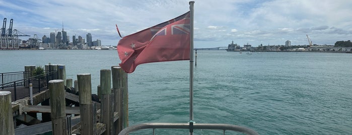 Devonport Ferry Terminal is one of Locais curtidos por Simone.