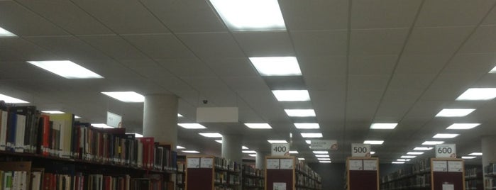 Área De Estudio Biblioteca is one of Clases.