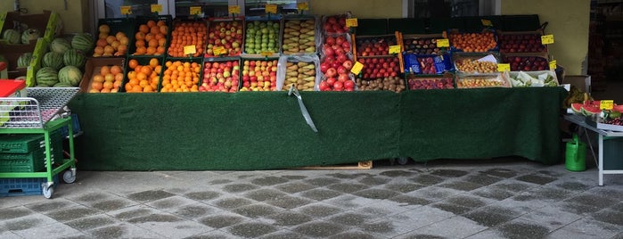 Polat Supermarkt is one of larsomat'ın Beğendiği Mekanlar.