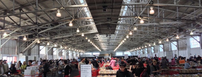 48th Annual Big Book Sale is one of Katherineさんのお気に入りスポット.