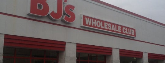 BJ's Wholesale Club is one of Tempat yang Disukai David.