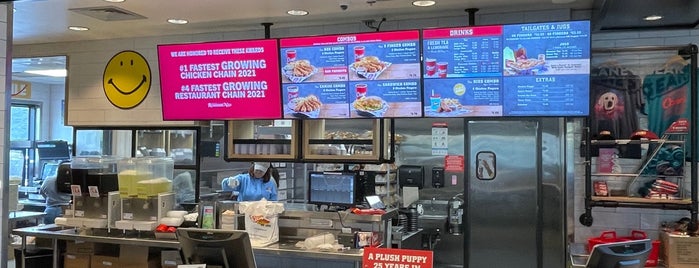 Raising Cane's Chicken Fingers is one of Alan’s Liked Places.