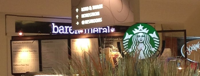 Starbucks is one of Lugares favoritos de Sari.