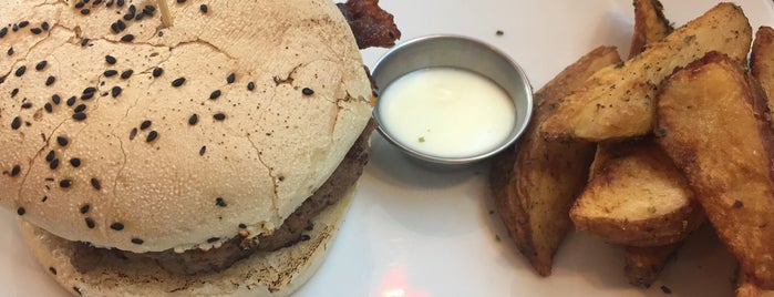 Roof Burger is one of Israel : понравившиеся места.