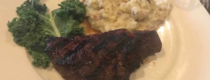 Connors Steak and Seafood is one of Lugares favoritos de Heather.