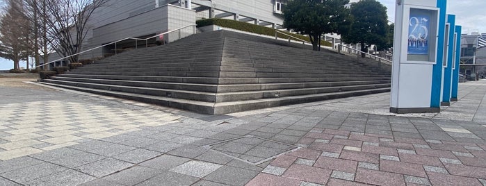 滋賀県立芸術劇場 びわ湖ホール is one of สถานที่ที่ Crystal ถูกใจ.