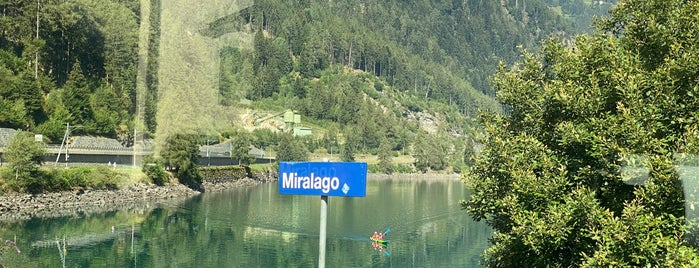 Miralago is one of สถานที่ที่ Lizzie ถูกใจ.