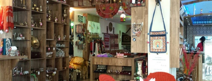 Falah Coffee Store is one of สถานที่ที่บันทึกไว้ของ Cris.