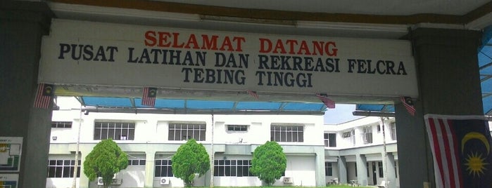 Pusat Latihan & Rekreasi Felcra is one of Felcra Office.