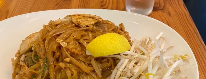 Pad Thai Noodle Lounge is one of NYC 🍏.