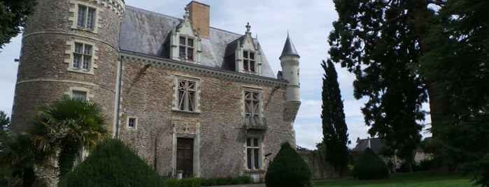 Château de Villevêque is one of Villevêque.