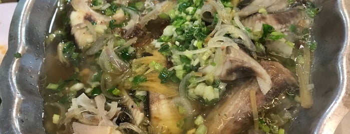 Bạch Tuộc Nướng Huệ is one of Eating.