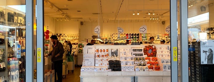 Tiger Store is one of Venedik.