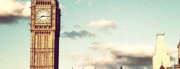 Parliament Square is one of LONDON. Mis viajes..