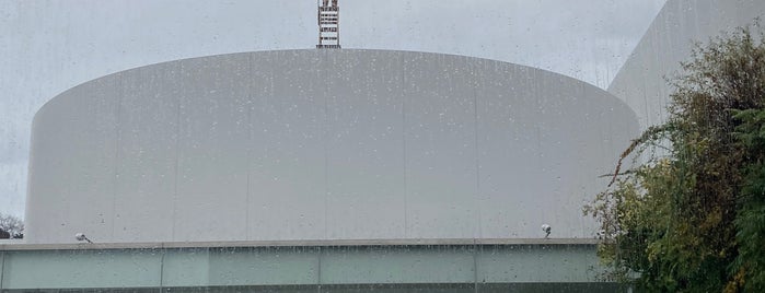 The Man Who Measures the Clouds is one of Tempat yang Disukai Hans.