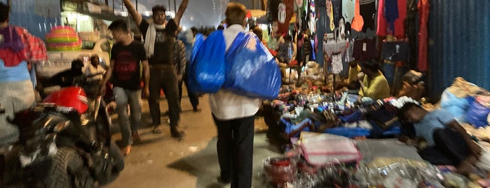 Chor Bazaar (Thieves' Market) is one of India.