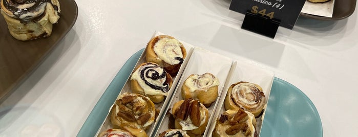 Cinnabon is one of Tempat yang Disukai Soni.