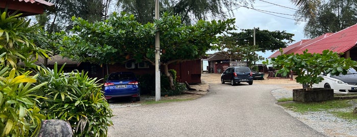 Angullia Beach Resort is one of Kuala Terengganu.