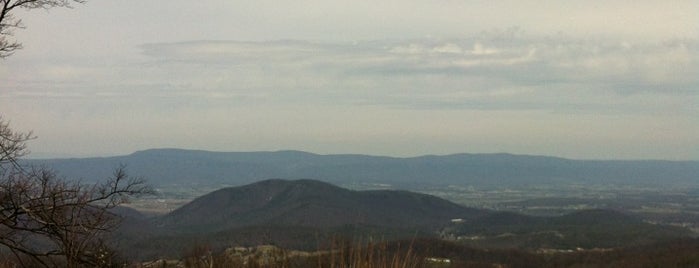 Shenandoah National Park - Swift Run Gap Entrance is one of Lieux sauvegardés par Dav.