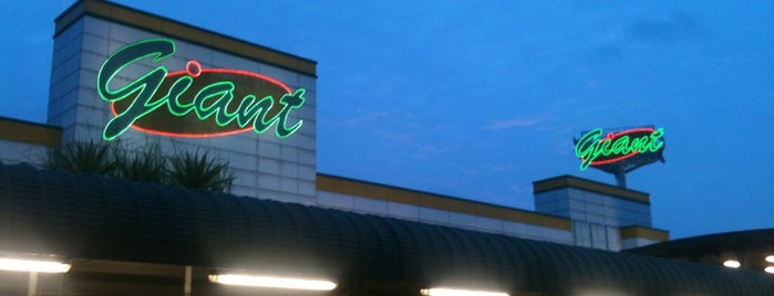 Giant Hypermarket is one of Tempat yang Disukai MAC.