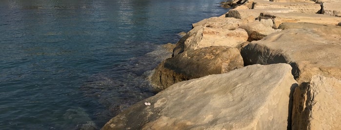 Lime Beach Bar is one of George'nin Beğendiği Mekanlar.