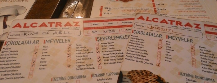 Alcatraz Waffle Kumpir Coffee is one of Aykut'un Beğendiği Mekanlar.