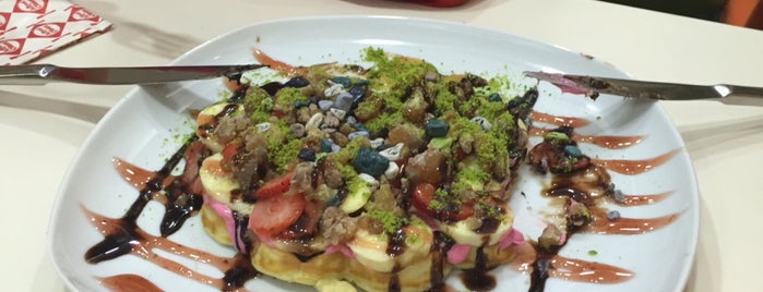 Shawe Waffle & Cafe is one of Posti che sono piaciuti a Belen.