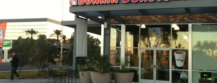 Dunkin' is one of Lieux qui ont plu à Ben.