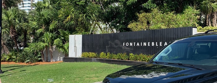 Fontainebleau Cab Stand is one of สถานที่ที่ Tom ถูกใจ.