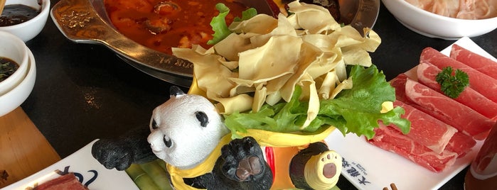 Dalongyi Hot Pot is one of Lugares favoritos de DJ.