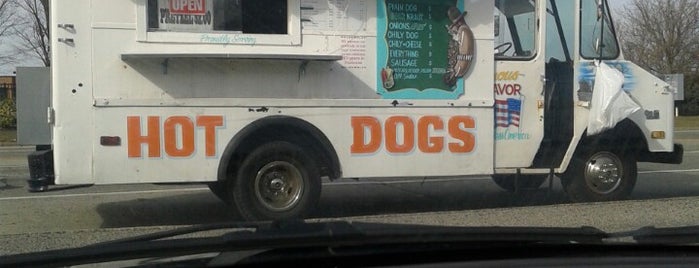 Marie's Hot Dog Truck is one of Marc : понравившиеся места.