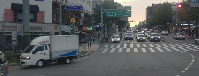 Nonhyeon Stn. Intersection is one of Korea (jejo/ seoul).