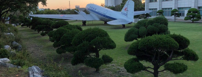 Inha university Korean air lines DC-3 airplane (Woonam-ho) is one of Incheon.