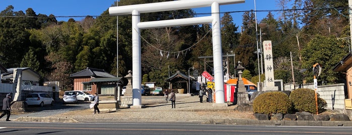 静神社 is one of Orte, die Atsushi gefallen.