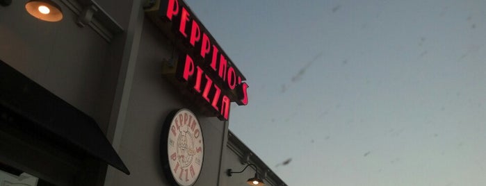 Peppino's Pizza is one of Posti che sono piaciuti a Kristin.