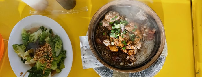 Claypot Chicken Rice (瓦褒鸡饭) is one of Lugares favoritos de Surinder.