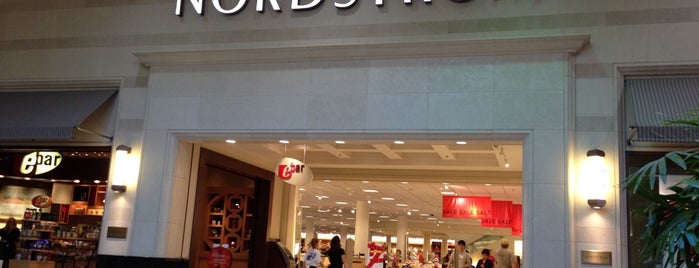 Nordstrom is one of Lieux qui ont plu à Melinda.