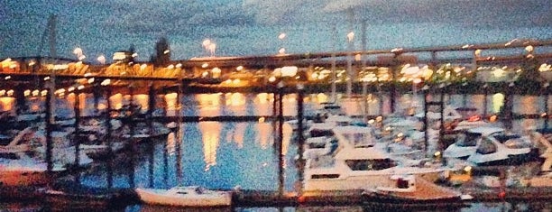 The Waterfront Docks is one of Tempat yang Disukai Rosana.