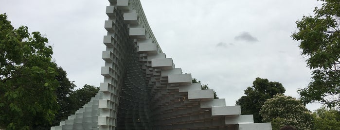 Serpentine Gallery is one of Bさんのお気に入りスポット.